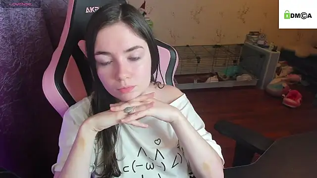 Snapshot of Crazy_forest_fairy chatting on 12-20-25, 02:46 Crazy forest fairy online show from 12-20-25, 02:46