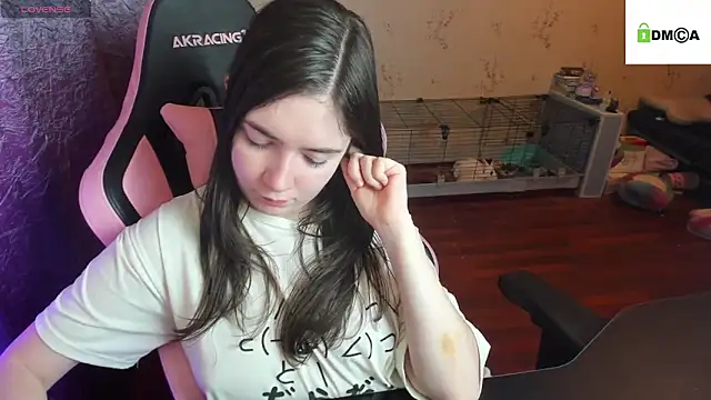 Snapshot of Crazy_forest_fairy chatting on 12-21-25, 07:32 Crazy forest fairy online show from 12-21-25, 07:32