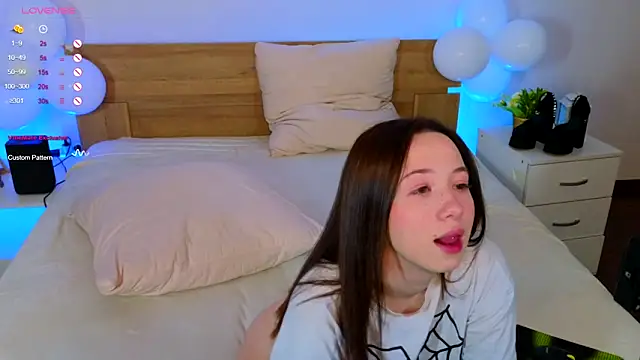 Hayle Hill online show from 02-24-25, 05:00