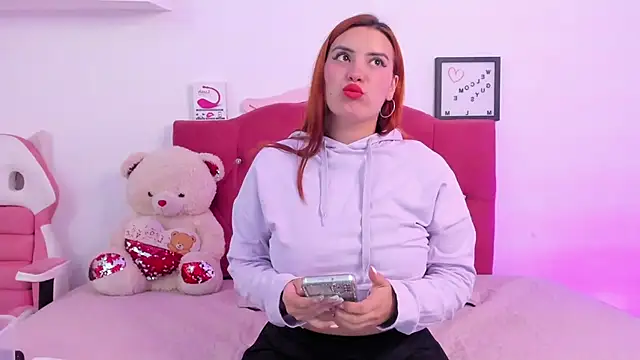 Snapshot of LucianaTomson chatting on 01-13-25, 10:35 LucianaTomson online show from 01-13-25, 10:35