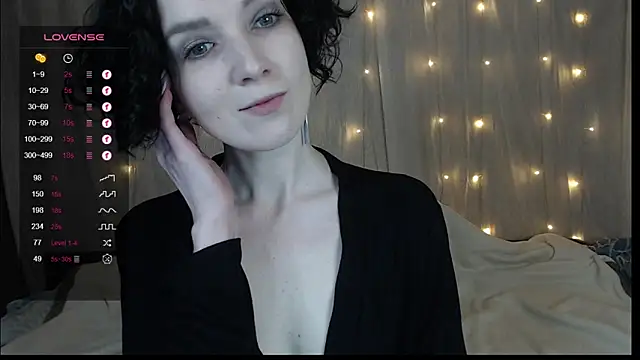 Snapshot of TinaWince chatting on 12-23-24, 04:33 TinaWince online show from 12-23-24, 04:33