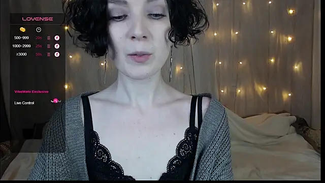 Snapshot of TinaWince chatting on 01-08-25, 05:05 TinaWince online show from 01-08-25, 05:05