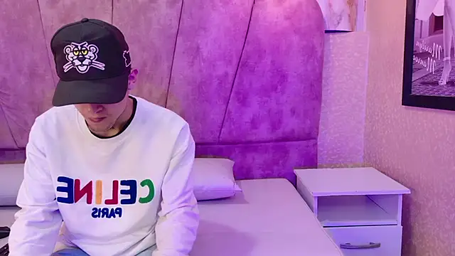 kendalltaylorr online show from 10-23-25, 12:15