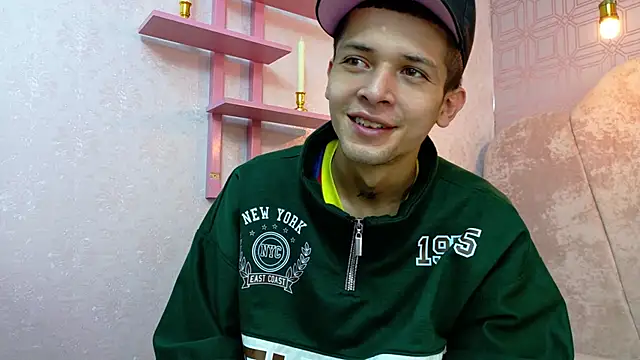 kendalltaylorr online show from 12-04-25, 12:36