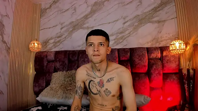 kendalltaylorr online show from 04-12-26, 03:11