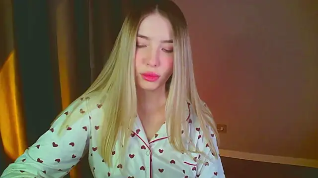 Snapshot of mia_raspberrie chatting on 01-14-25, 10:17 mia raspberrie online show from 01-14-25, 10:17