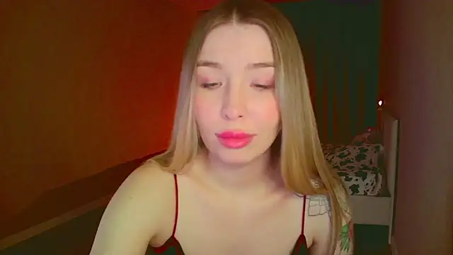 Snapshot of mia_raspberrie chatting on 03-06-25, 03:35 mia raspberrie online show from 03-06-25, 03:35