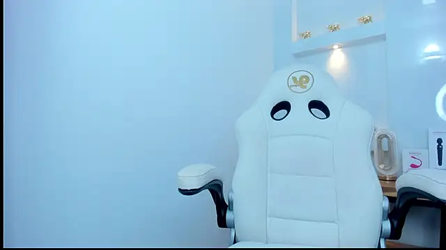 Snapshot of Dalia-Prada chatting on 10-11-25, 04:44 Dalia-Prada online show from 10-11-25, 04:44