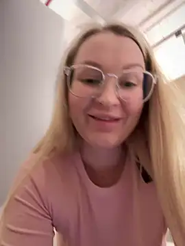 Snapshot of Teya_moon_ chatting on 02-04-25, 11:27 Teya moon  online show from 02-04-25, 11:27