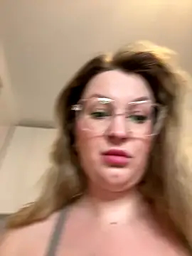 Snapshot of Teya_moon_ chatting on 09-19-25, 05:13 Teya moon  online show from 09-19-25, 05:13