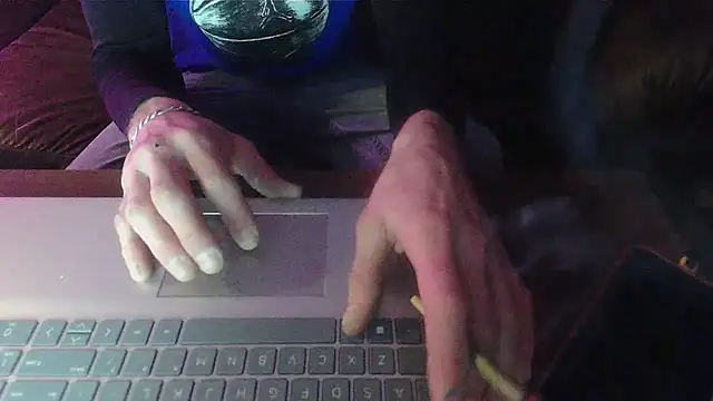 Snapshot of HungStud4You chatting on 02-27-25, 07:44 HungStud4You online show from 02-27-25, 07:44