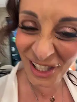 Snapshot of therealbeverlycious chatting on 02-27-26, 11:38 therealbeverlycious online show from 02-27-26, 11:38