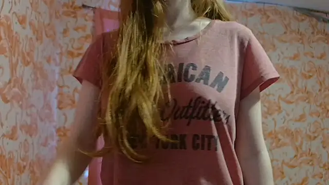 Snapshot of strawberrysmoothie chatting on 01-11-26, 06:02 strawberrysmoothie online show from 01-11-26, 06:02