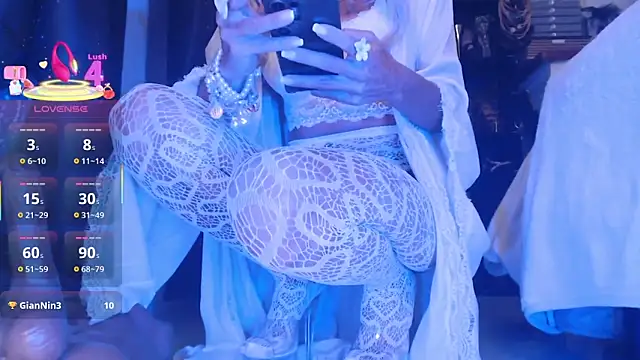 LaraReinaDelSol online show from 11-19-25, 09:42