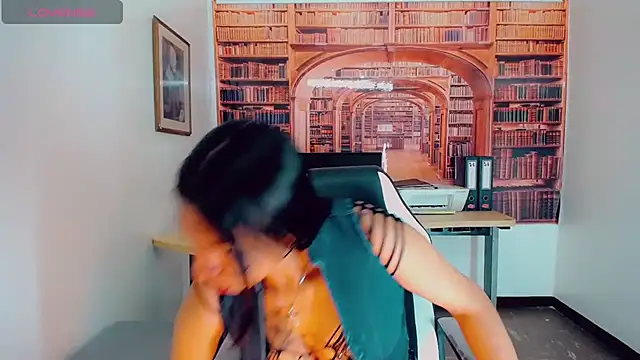 khiara moretti online show from 01-04-25, 07:34