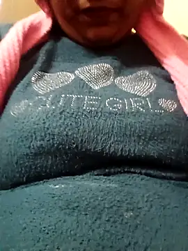 Snapshot of Shoni__ chatting on 12-18-25, 03:56 Shoni online show from 12-18-25, 03:56