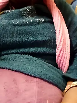 Snapshot of Shoni__ chatting on 12-18-25, 04:02 Shoni online show from 12-18-25, 04:02