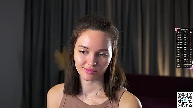 Snapshot of AnneKlint chatting on 12-18-24, 12:18 AnneKlint online show from 12-18-24, 12:18