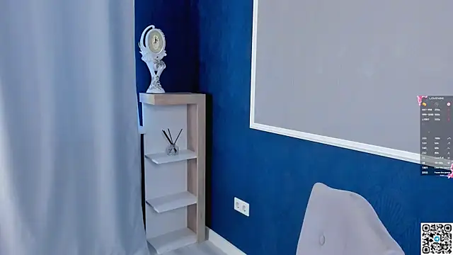 Snapshot of AnneKlint chatting on 12-24-24, 12:33 AnneKlint online show from 12-24-24, 12:33