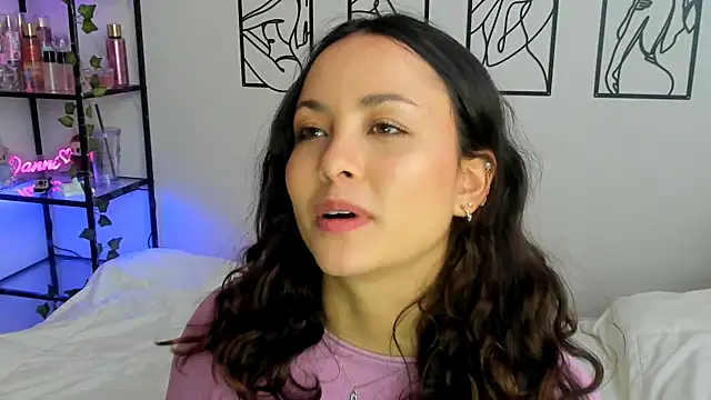 Megan Rodrigo online show from 09-28-25, 08:03