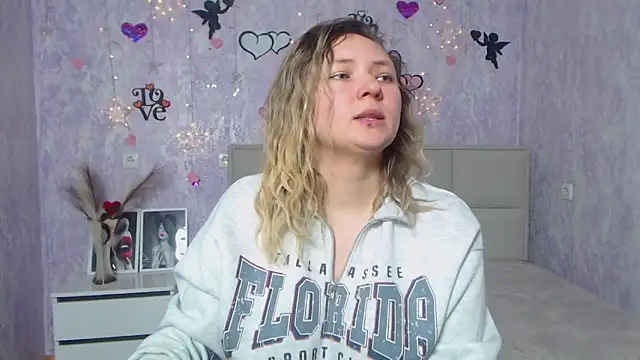 SallyVerda online show from 02-19-25, 06:54