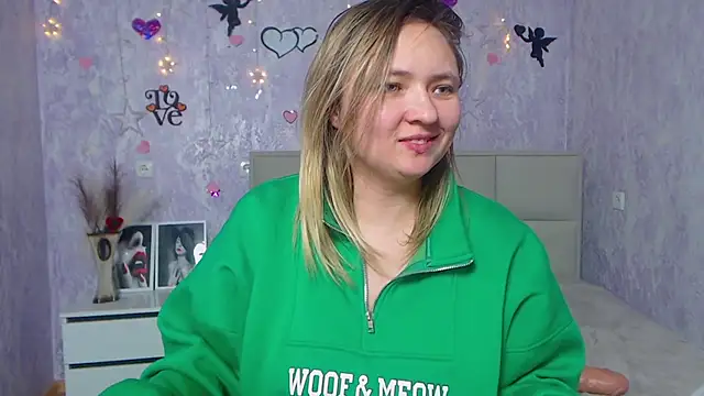 SallyVerda online show from 02-25-25, 04:03