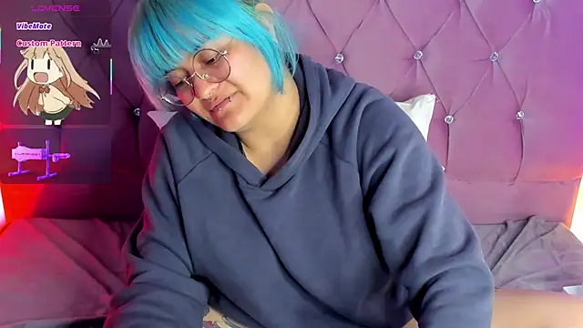 Snapshot of lucky-leah chatting on 02-25-25, 09:53 lucky-leah online show from 02-25-25, 09:53