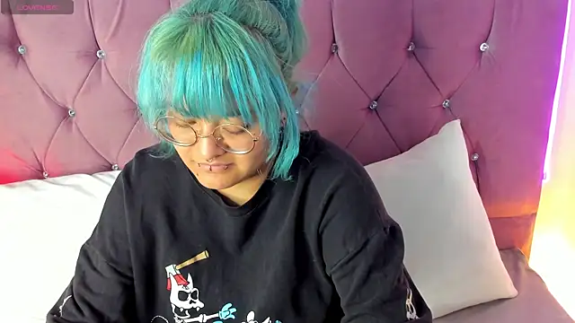 Snapshot of lucky-leah chatting on 02-27-25, 03:25 lucky-leah online show from 02-27-25, 03:25