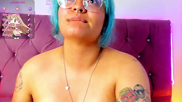 Snapshot of lucky-leah chatting on 02-27-25, 10:37 lucky-leah online show from 02-27-25, 10:37