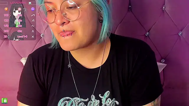 Snapshot of lucky-leah chatting on 03-15-25, 01:19 lucky-leah online show from 03-15-25, 01:19