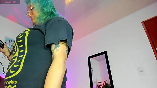 Snapshot of lucky-leah chatting on 03-19-25, 03:30 lucky-leah online show from 03-19-25, 03:30