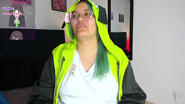 Snapshot of lucky-leah chatting on 03-23-25, 07:42 lucky-leah online show from 03-23-25, 07:42