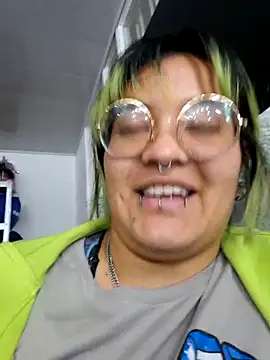 Snapshot of lucky-leah chatting on 09-17-25, 03:08 lucky-leah online show from 09-17-25, 03:08