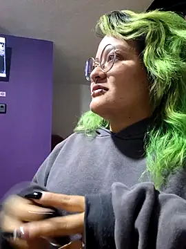 Snapshot of lucky-leah chatting on 09-26-25, 04:16 lucky-leah online show from 09-26-25, 04:16