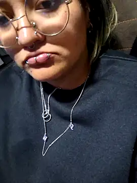 lucky-leah online show from 12-04-25, 04:11