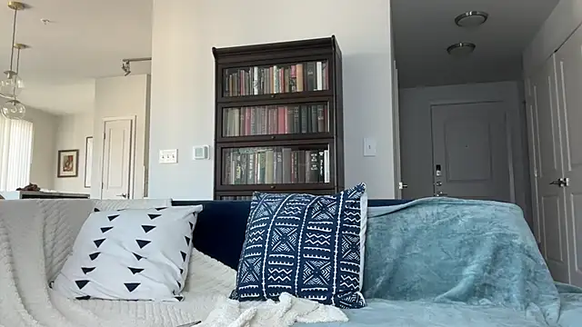 YUMIandbigWOLF online show from 02-02-25, 06:20