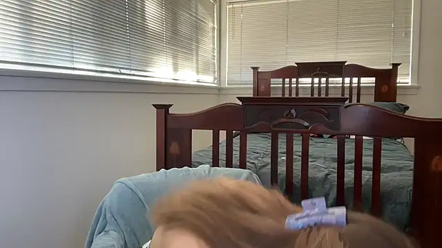 YUMIandbigWOLF online show from 10-30-25, 09:37