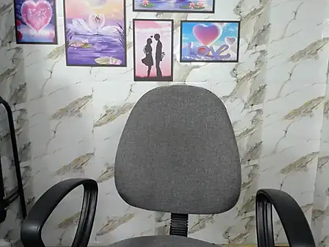 Snapshot of Love_bug15 chatting on 03-20-25, 01:46 Love bug15 online show from 03-20-25, 01:46