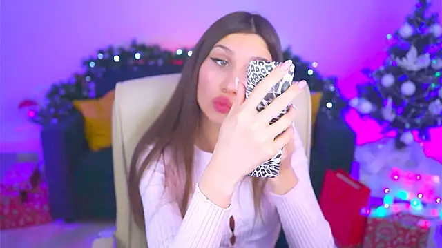 Snapshot of MollyPerry chatting on 12-08-24, 12:08 MollyPerry online show from 12-08-24, 12:08