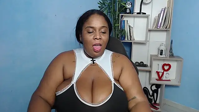 Snapshot of bbw_charlote chatting on 01-11-25, 06:33 bbw charlote online show from 01-11-25, 06:33