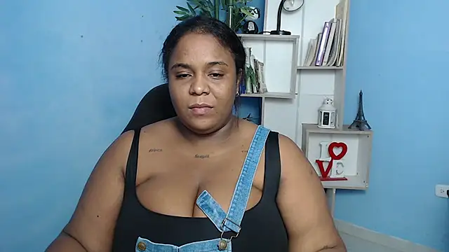 Snapshot of bbw_charlote chatting on 01-28-25, 12:00 bbw charlote online show from 01-28-25, 12:00