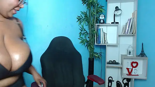 Snapshot of bbw_charlote chatting on 02-12-25, 12:01 bbw charlote online show from 02-12-25, 12:01