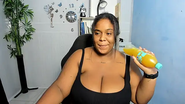 Snapshot of bbw_charlote chatting on 03-18-25, 11:52 bbw charlote online show from 03-18-25, 11:52