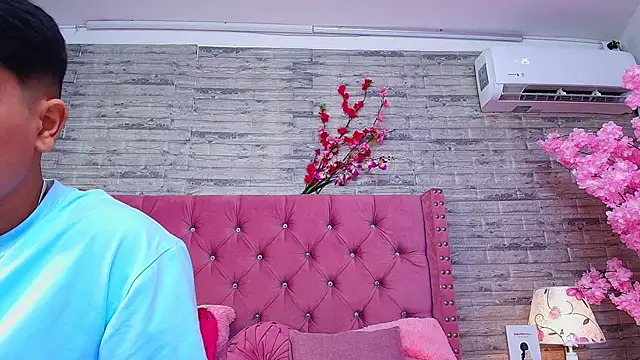 Snapshot of AuroraSim chatting on 02-24-25, 01:10 AuroraSim online show from 02-24-25, 01:10