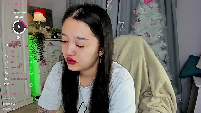 FreyaRaya online show from 12-19-25, 03:13