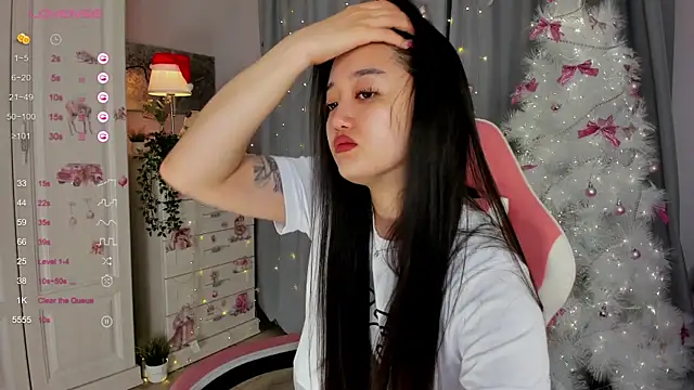 FreyaRaya online show from 12-20-25, 03:24