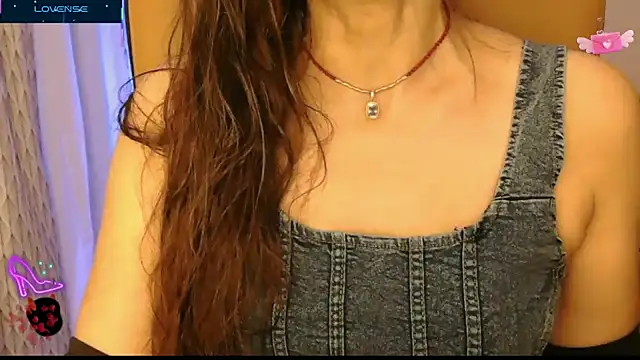 Snapshot of _Blue_Ruubyy_ chatting on 10-12-25, 01:43 Blue Ruubyy online show from 10-12-25, 01:43