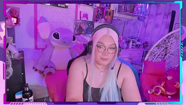 Snapshot of MegariaB chatting on 03-11-25, 04:54 MegariaB online show from 03-11-25, 04:54