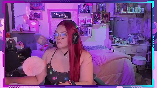 Snapshot of MegariaB chatting on 09-12-25, 04:12 MegariaB online show from 09-12-25, 04:12