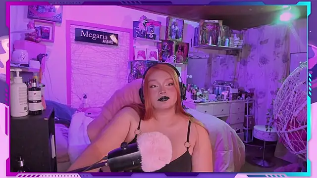 Snapshot of MegariaB chatting on 09-14-25, 03:38 MegariaB online show from 09-14-25, 03:38
